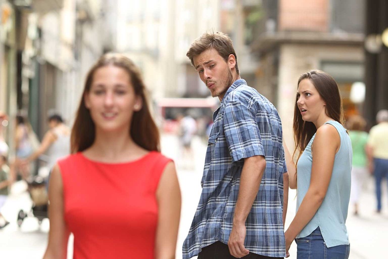 Distracted Boyfriendミームの画像