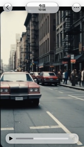 iPhoneの写真アプリで動画を一時停止し、タイムバーのスライダーで静止画にしたいフレームを選んでいる画面