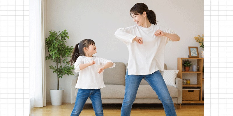 母と子のダンス動画