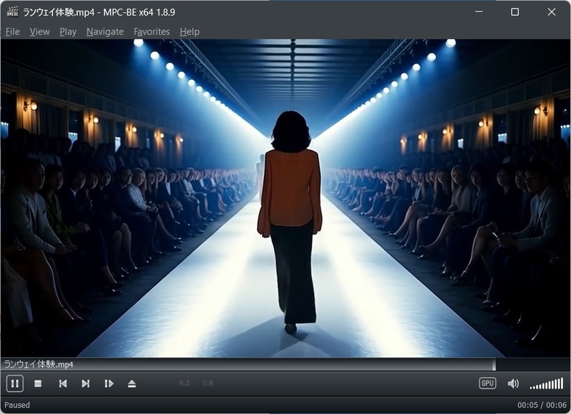 AIで母をパリコレ風ランウェイシーンに合成した動画イメージ